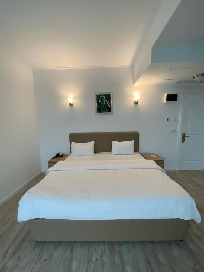 Hotel Zimbru Snagov Tincabesti Екстериор снимка